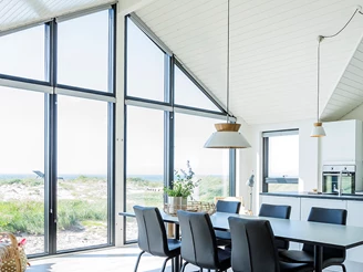 floor to ceiling windows detailpagehero 1136x639
