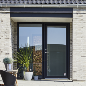 Glazed entrance door with VELFAC 200 sidelight