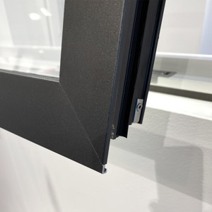 Raw aluminium in the corner bevel