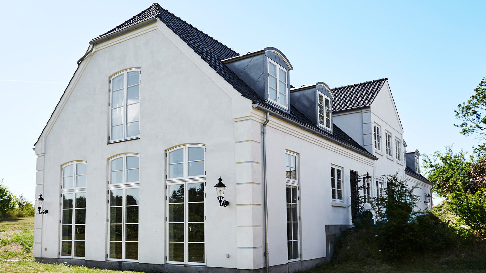 velfac classic exterior1 1600x902