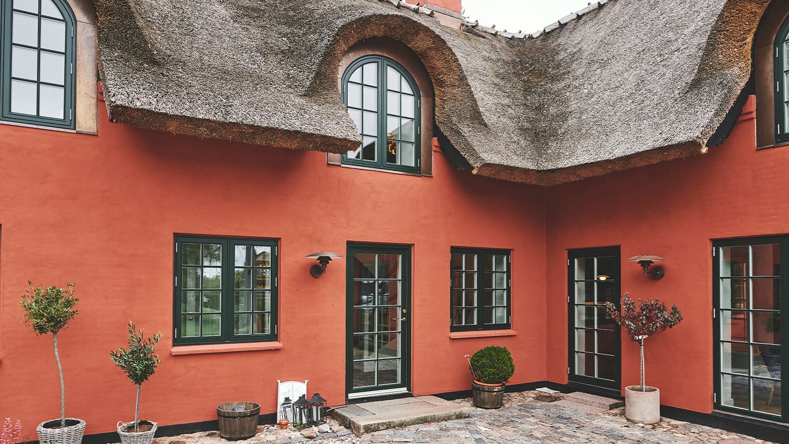 velfac classic exterior3 1600x902