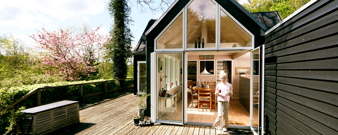 "Vi tror ofte, at vi har glemt at lukke døren, fordi *lyset strømmer ind*"