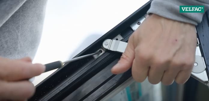 velfac 200 vindue   afmontering og genmontering af tophangt ramme