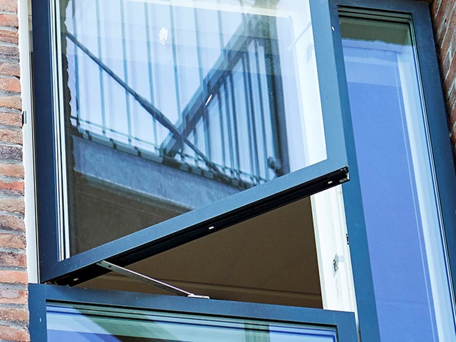 Side guided windows - VELFAC