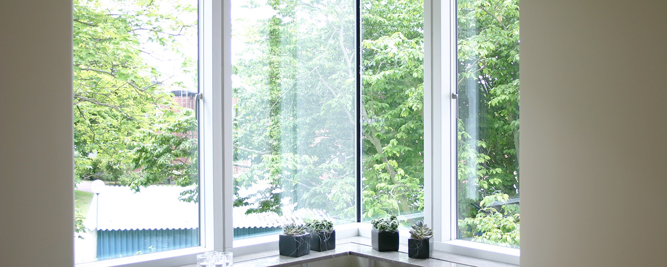 side guided window6 breaker 1370x550