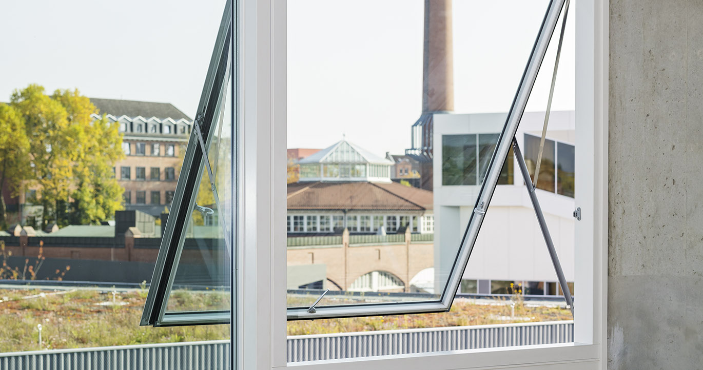 reversible window3 breaker 1370x722